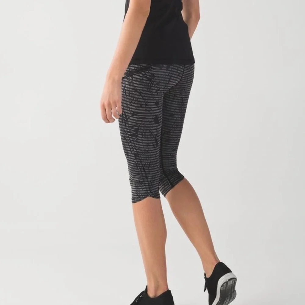 LULULEMON Top Speed Crop *Full-On Luxtreme Stripe Play Slate Black/Black 17” 6